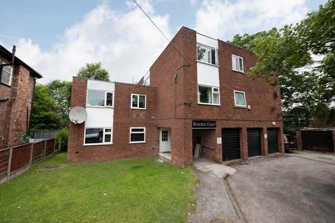 2 bedroom flat to rent, Brocton Court Cavendish Road, Salford