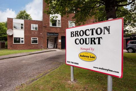 2 bedroom flat to rent, Brocton Court Cavendish Road, Salford