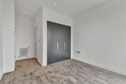 2 bedroom apartment to rent, Modena House, London City Island, London, E14