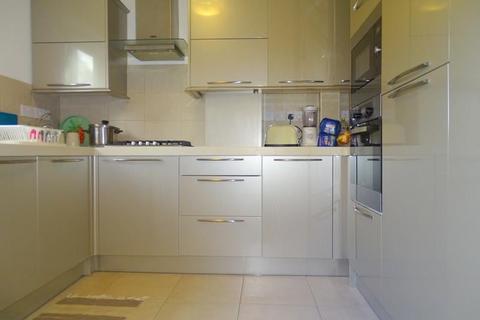 2 bedroom flat to rent, Lismore Close, Isleworth, TW7