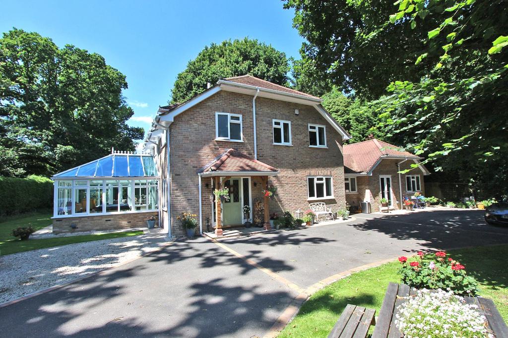 Armstrong Lane, Brockenhurst, SO42 4 bed detached house £1,550,000