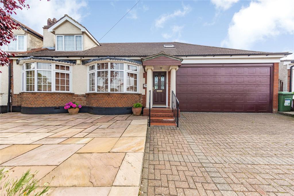 Grey Towers Avenue, Hornchurch, RM11 4 bed bungalow £600,000