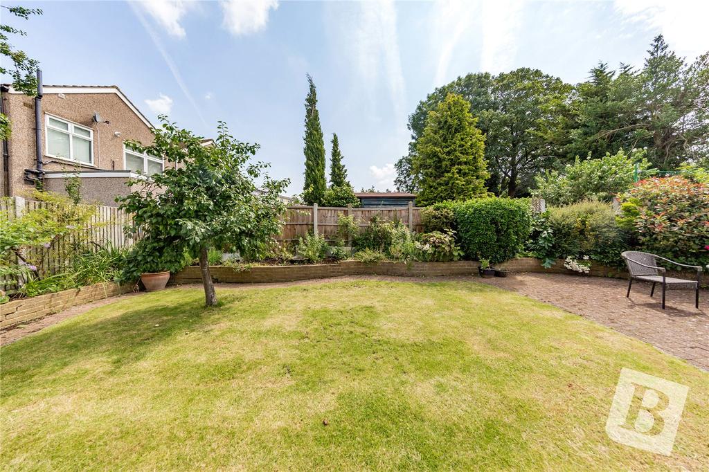 Grey Towers Avenue, Hornchurch, RM11 4 bed bungalow £600,000