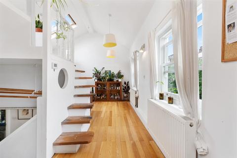 65 Alvington Crescent, London, E8 2NN