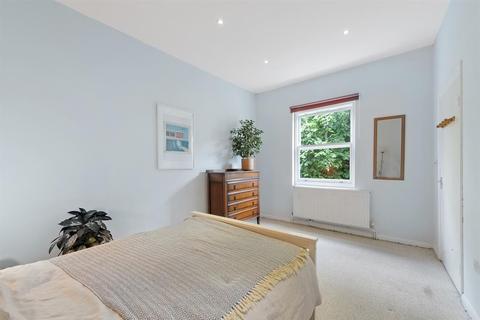 65 Alvington Crescent, London, E8 2NN