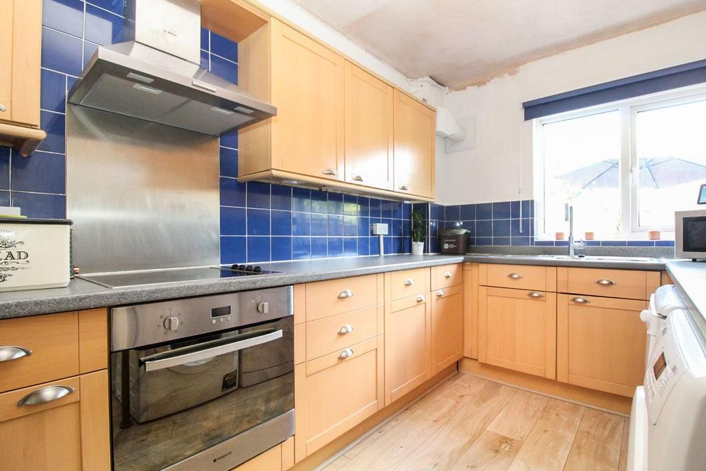 Lordsmead, Cranfield, Bedford 3 bed end of terrace house £280,000