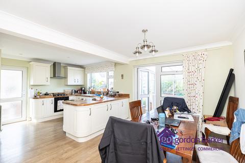 81 Greenhayes, Broadstone, BH18 8LZ