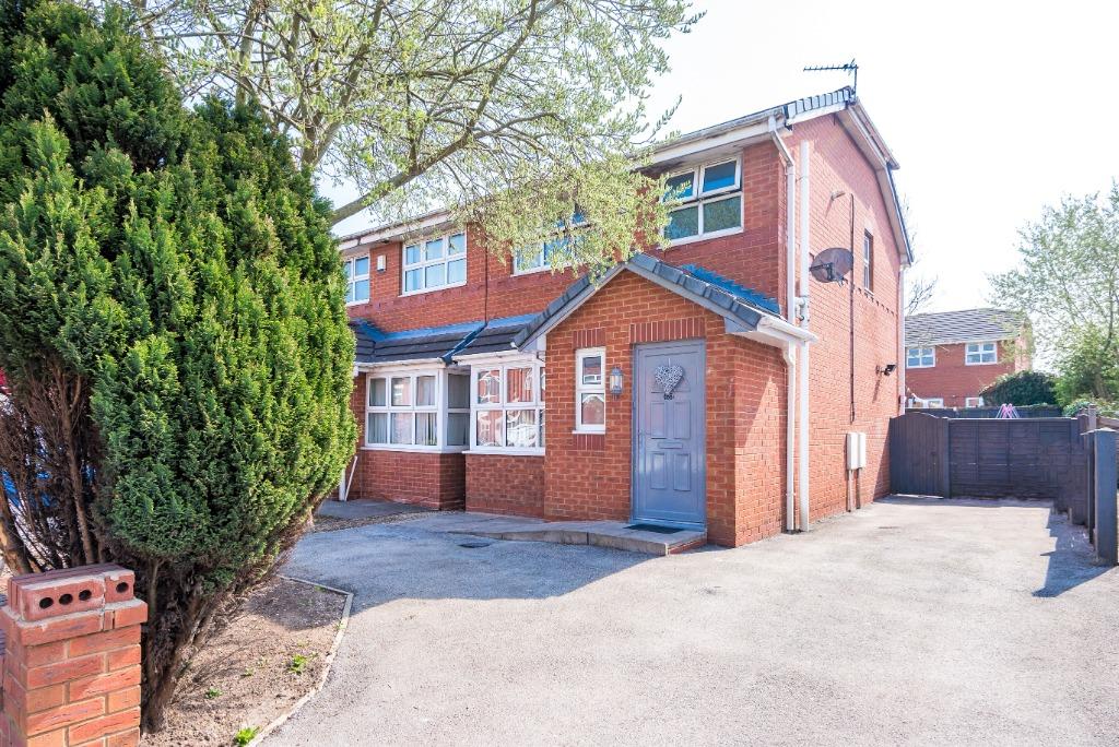 Bolton Road, AshtoninMakerfield, WN4 3 bed semidetached house £160,000