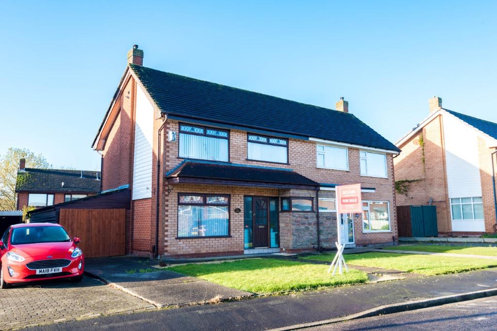Finney Grove, Haydock, WA11 3 bed flat £155,000