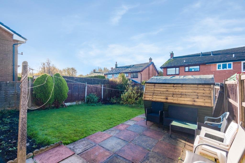 Finney Grove, Haydock, WA11 3 bed flat £155,000