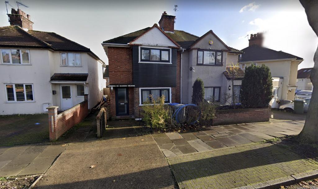 Chalfont avenue, ha9 3 bed end of terrace house £1,700 pcm (£392 pw)