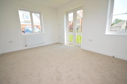 2 bedroom flat to rent, Sinclair Drive, Codmore Hill, Pulborough, RH20