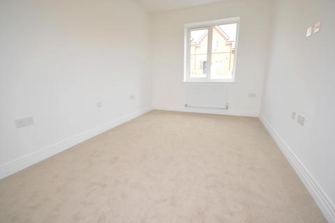 2 bedroom flat to rent, Sinclair Drive, Codmore Hill, Pulborough, RH20