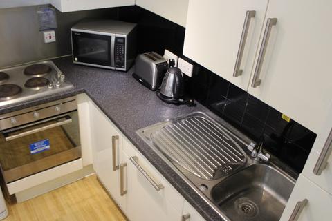 1 bedroom in a flat share to rent - Newington Court, 173 Green Lanes, London, N16 9DE