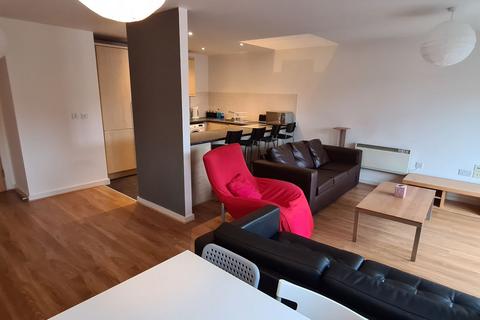 2 bedroom flat to rent, 292 Stretford Rd, Hulme, Manchester. M15 5TN