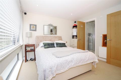 2b Acacia Road, Hampton, TW12 3DS
