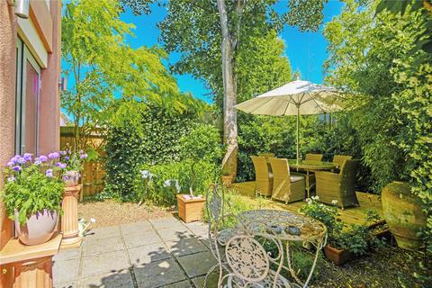 2b Acacia Road, Hampton, TW12 3DS