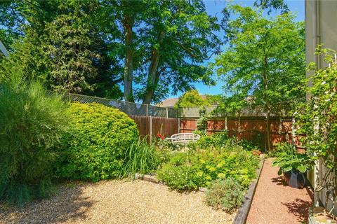 2b Acacia Road, Hampton, TW12 3DS