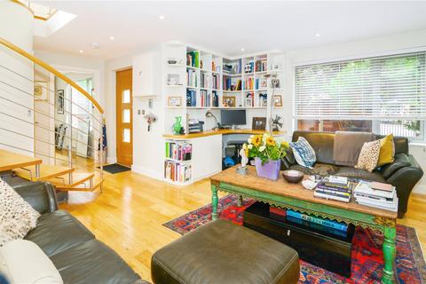 2b Acacia Road, Hampton, TW12 3DS