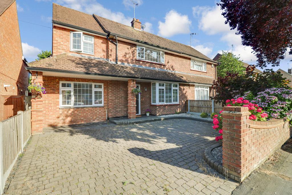 Trinity Road, Rayleigh, SS6 4 bed semidetached house £500,000