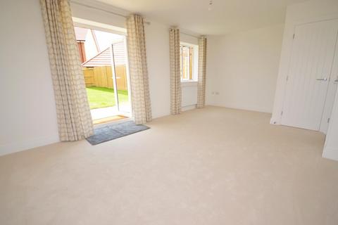 3 bedroom semi-detached house to rent, Sinclair Drive, Codmore Hill, Pulborough, RH20