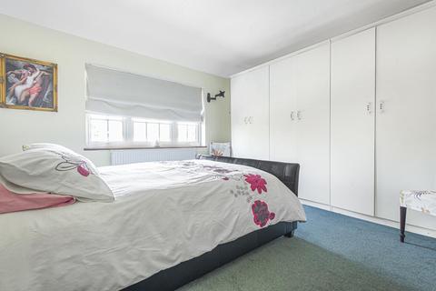 31 Dunstall Way, West Molesey, KT8 1PD