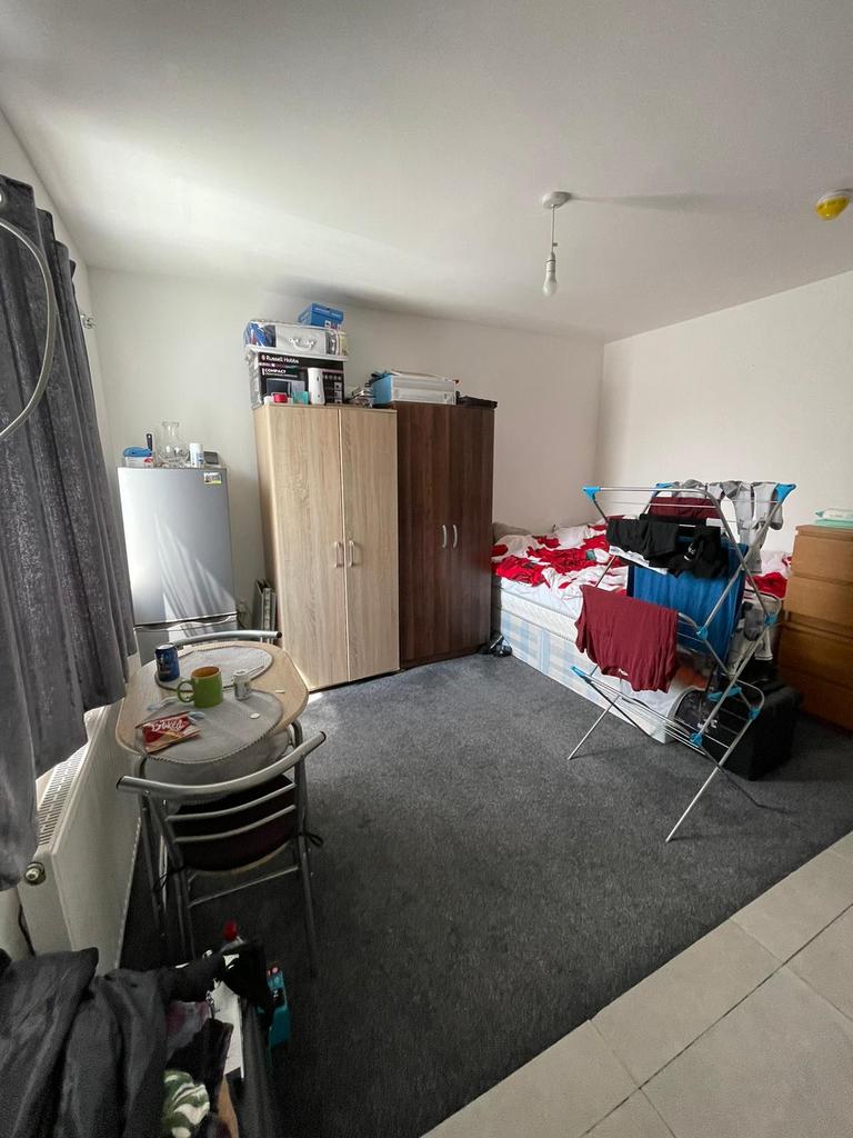 HOUNSLOW, TW3 Studio £825 pcm (£190 pw)