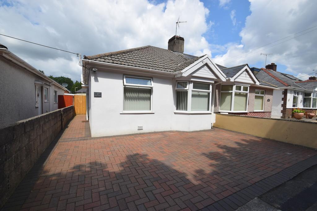 8 Litchard Bungalows, Bridgend, Bridgend County Borough, CF31 1PH 3 bed