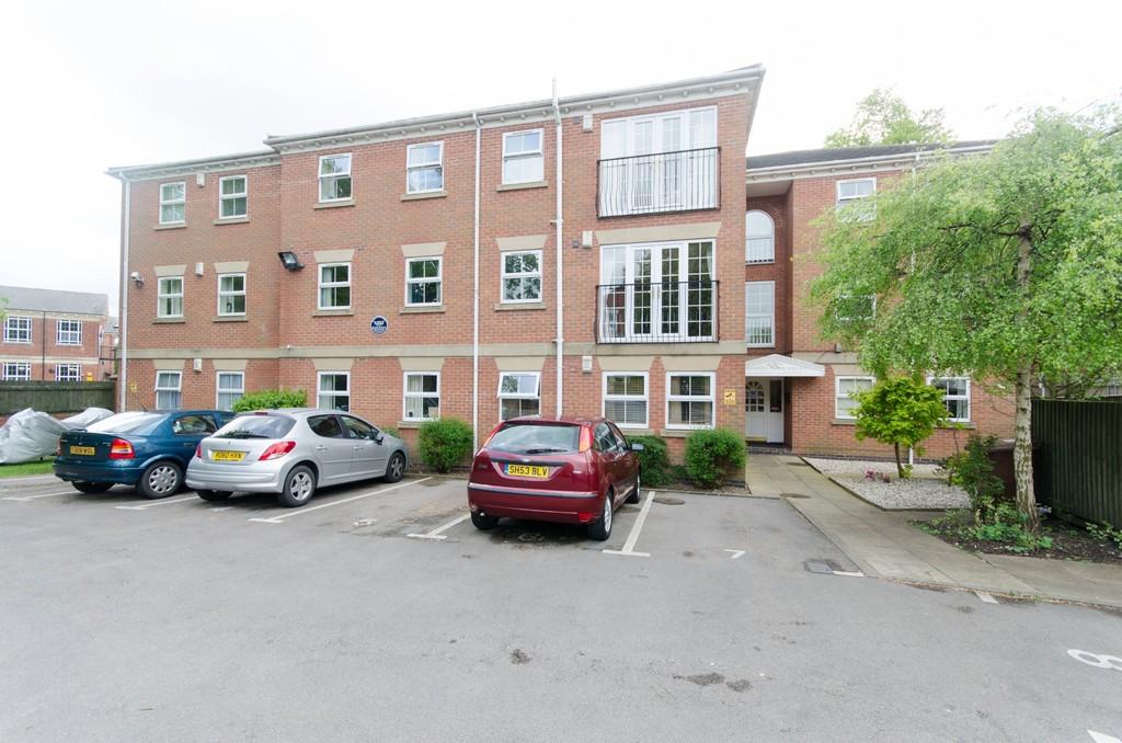 Queens Park Court, London Road, Hinckley 2 bed apartment £135,000