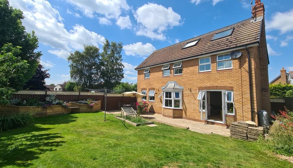 Jones Close, Brackley 5 bed detached house £495,000