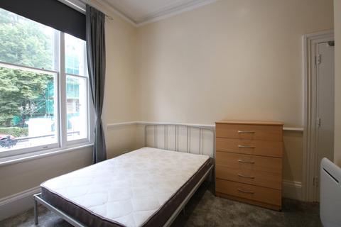 Studio to rent, Goldney Road, London, W9