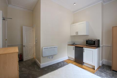 Studio to rent, Goldney Road, London, W9