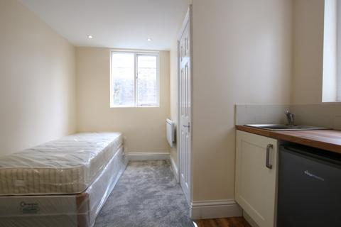 Studio to rent, Goldney Road, London, W9