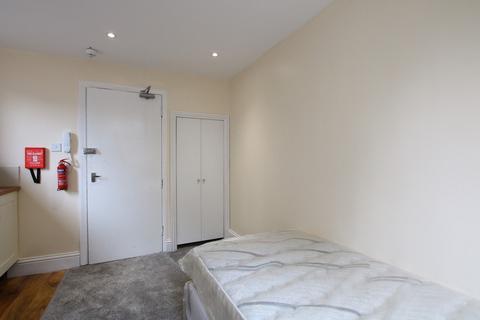 Studio to rent, Goldney Road, London, W9