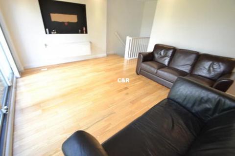 4 bedroom townhouse to rent, Sadler Court, Hulme, Manchester. M15 5RP