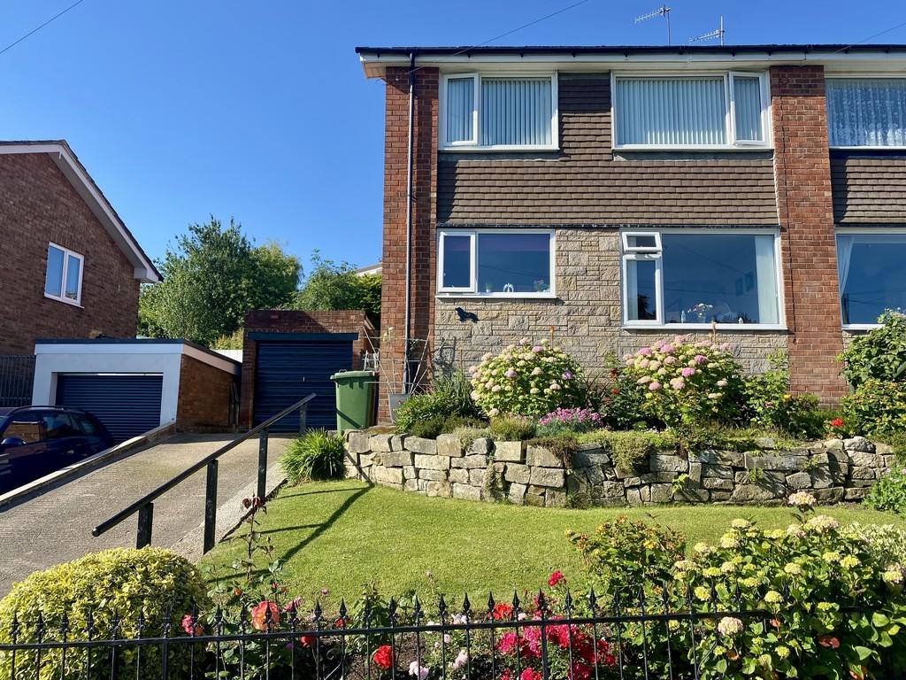 Pinewood Drive, Scarborough 3 bed semidetached house £220,000