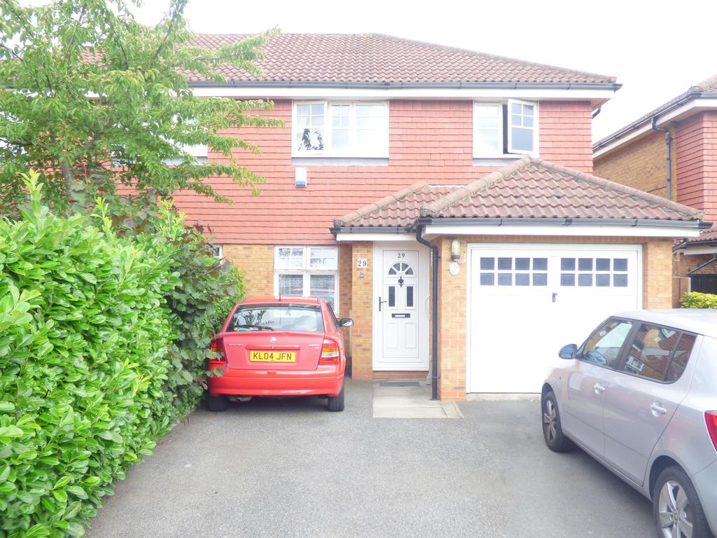 Gresham Road, Hounslow, TW3 3 bed semidetached house £1,900 pcm (£