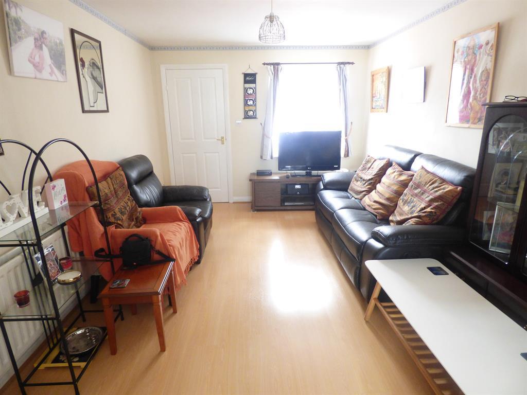 Gresham Road, Hounslow, TW3 3 bed semidetached house £1,900 pcm (£