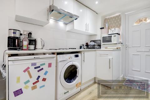 Studio to rent, Colin Park Road, Colindale, London, NW9 - COUNCIL TAX & WATER INC!!