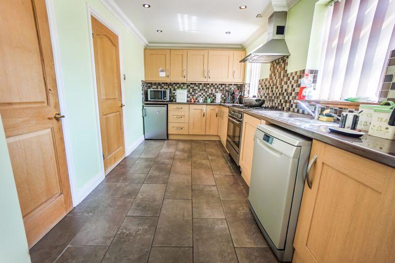 Catherton Close, Tipton 4 bed semidetached house £250,000