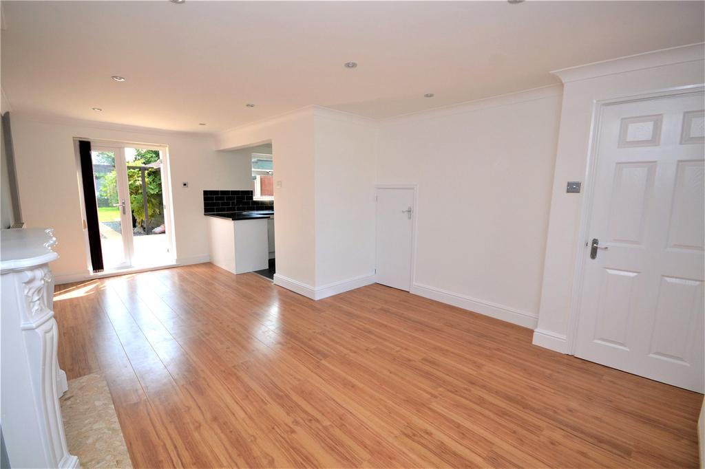 Edinburgh Gardens, Braintree, CM7 2 bed semidetached house £950 pcm