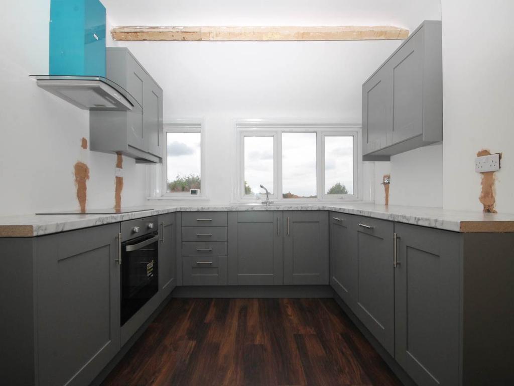 Horsa Road, Southbourne, Bournemouth 2 bed flat £1,095 pcm (£253 pw)