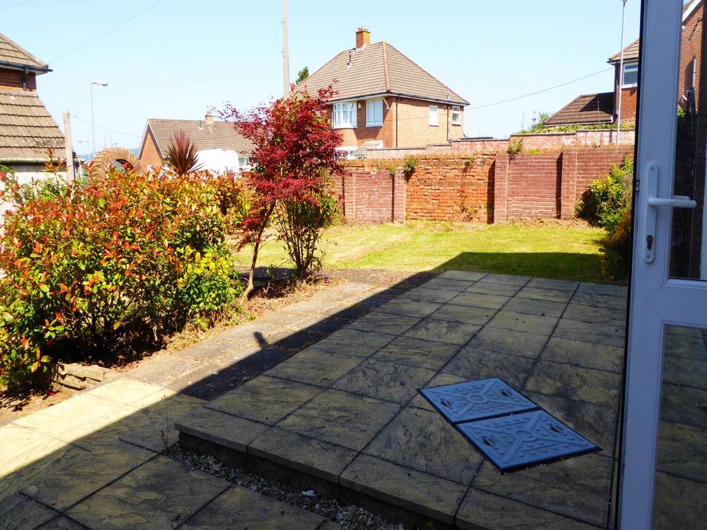 Elgar Crescent, Llanrumney, Cardiff 3 bed house £1,000 pcm (£231 pw)