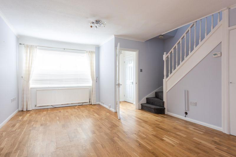 Dunsmore Road, WaltonOnThames 3 bed end of terrace house £1,795 pcm