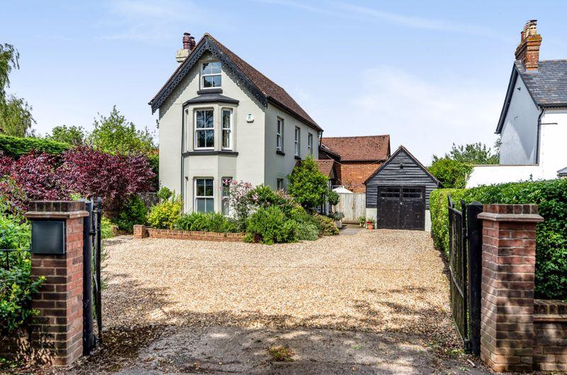 Thame Road, Chinnor 7 bed detached house £965,000