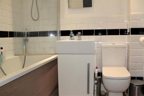 10 Clover Way, Wallington, SM6 7HP