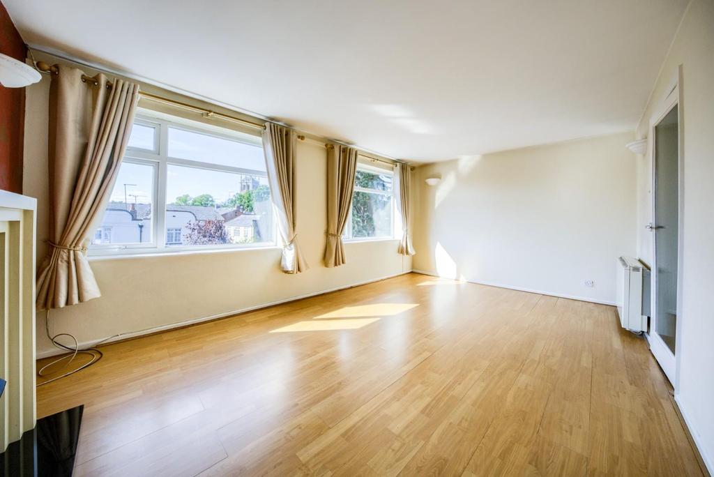 Milverton Crescent West, Leamington Spa 2 bed flat £200,000