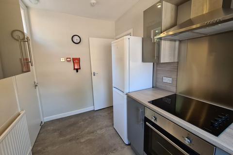 2 bedroom flat to rent, Ground Floor Flat, 2 St Vincent Ave