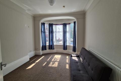 2 bedroom flat to rent, Ground Floor Flat, 2 St Vincent Ave