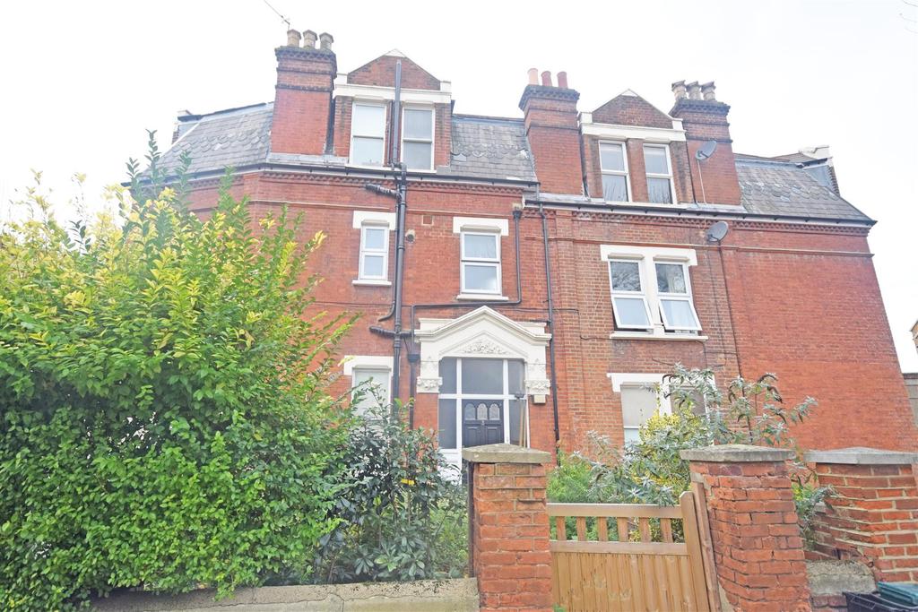Clifden Road, Twickenham 2 bed apartment £1,350 pcm (£312 pw)